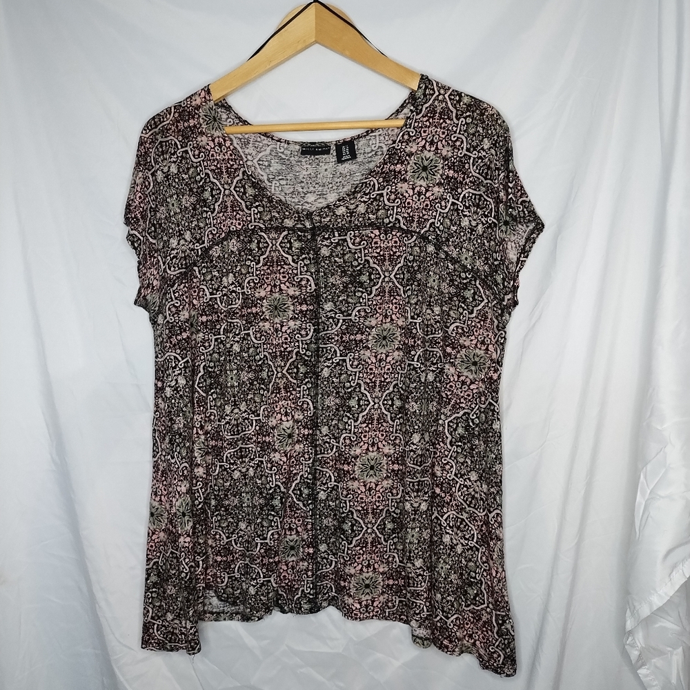 Willi Smith size 1X flowy short sleeve blouse.